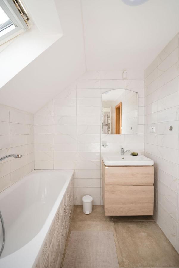 Ayni Apartman Semily Luaran gambar