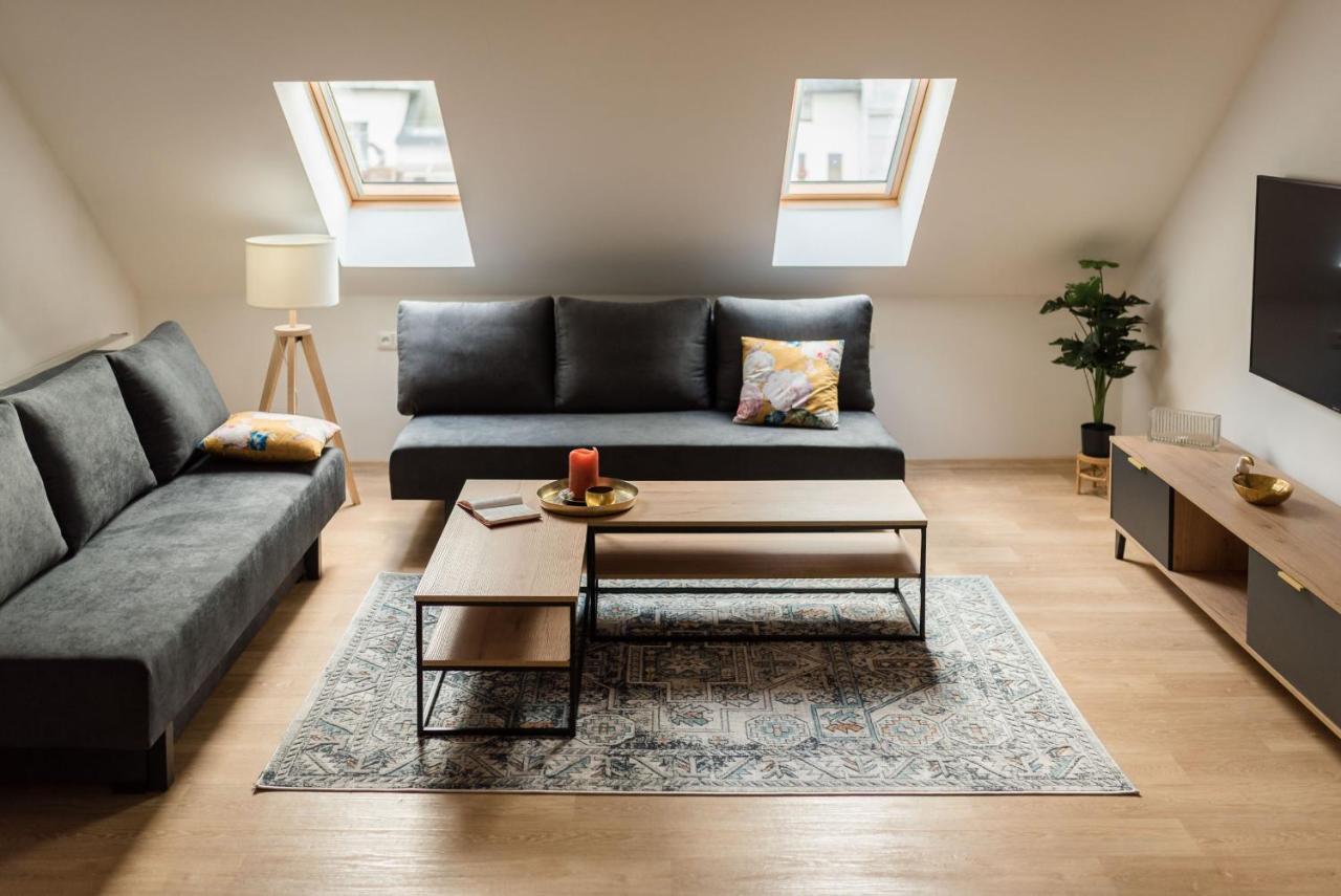 Ayni Apartman Semily Luaran gambar