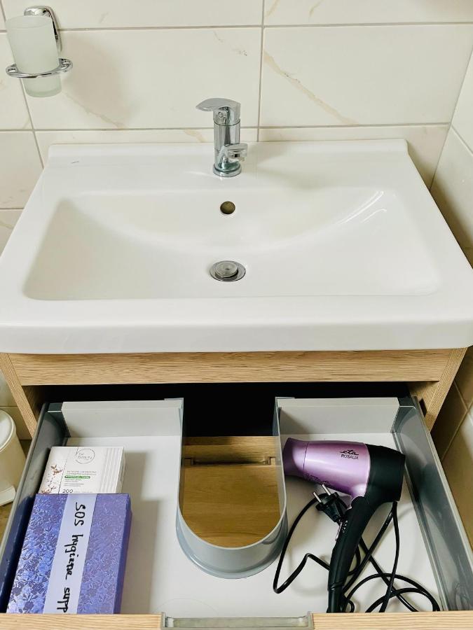 Ayni Apartman Semily Luaran gambar