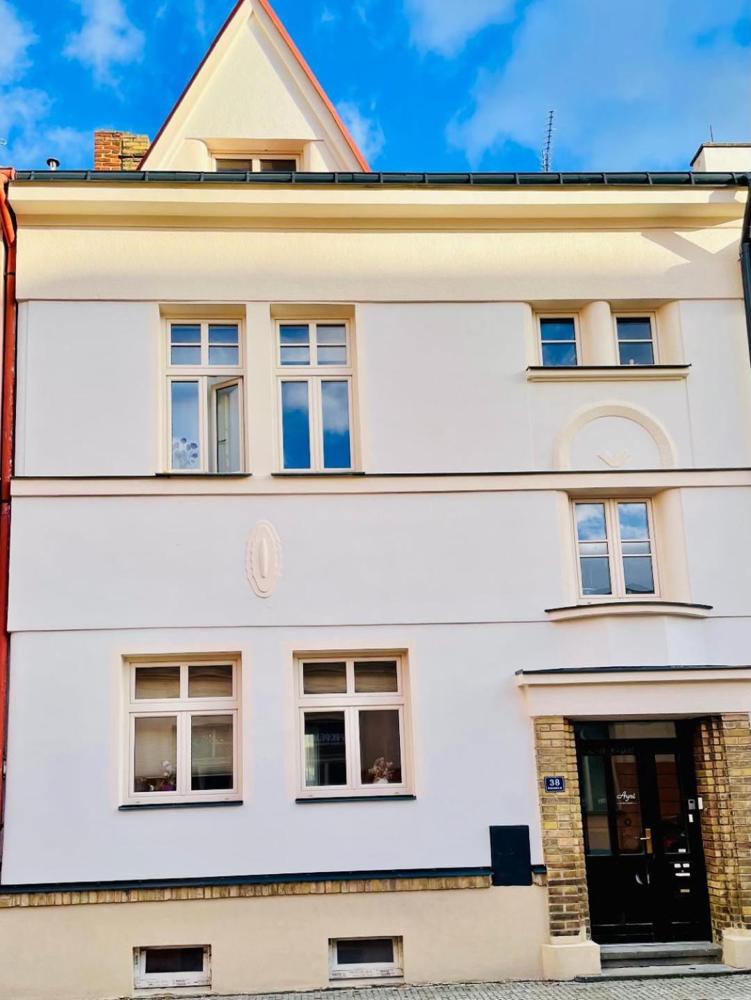 Ayni Apartman Semily Luaran gambar